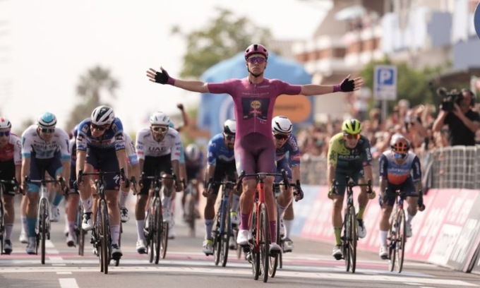Undicesima tappa del Giro d’Italia: nuova vittoria di Milan