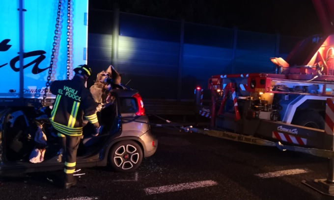 24enne muore dopo lo scontro con un tir in A9