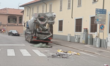 Investito da una betoniera: 72enne in bicicletta cade e muore sul colpo