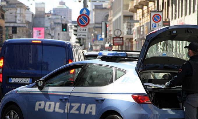Banda di ladri sorpresa a rubare in un negozio di corso Buenos Aires: tutti arrestati