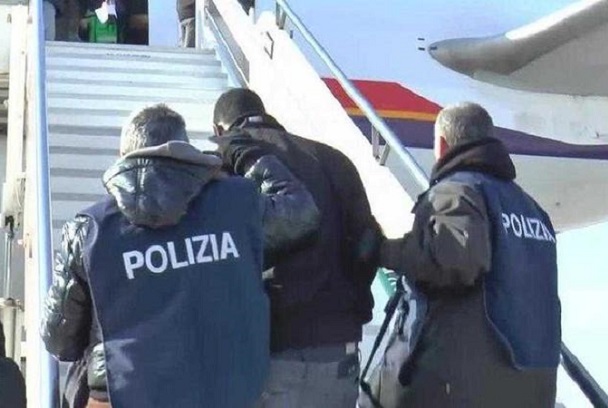 Sicurezza a Milano: la polizia in meno di sei mesi ha rimpatriato 193 stranieri