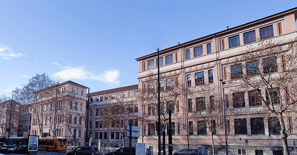 Collaboratore scolastico molesta una studentessa al liceo Tenca