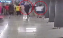 Scippano il cellulare dalle mani di un viaggiatore in metropolitana: beccati i tre ladri