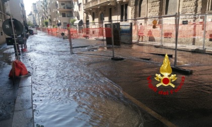 Allagamento in via Fontana durante alcuni lavori: 250 famiglie rimaste senza acqua