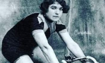 Donne e ciclismo: uno spettacolo teatrale per ricordare Alfonsina Strada