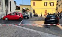 Auto a fuoco, ma trovano un cadavere legato con catena di fianco al mezzo