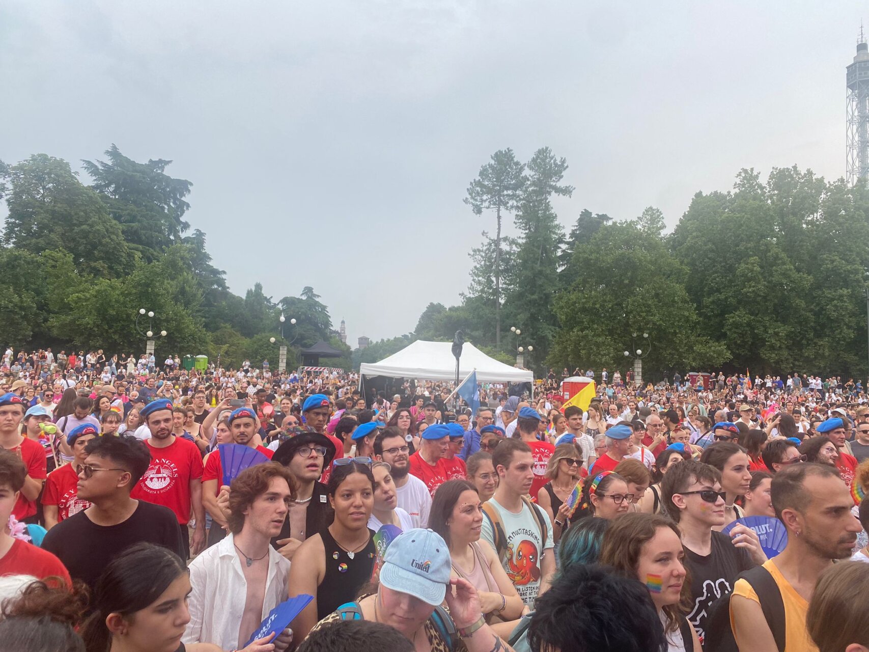 PRIDE, CORTEO CON CARRI E CARTELLI PER CITTÀ (FOTO 11)