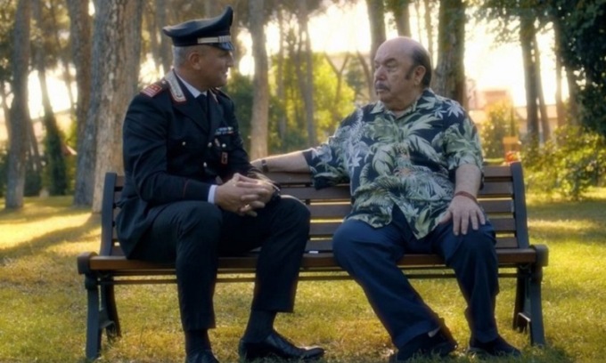 Un testimonial speciale contro le truffe agli anziani: l’Arma arruola il nonno d’Italia Lino Banfi