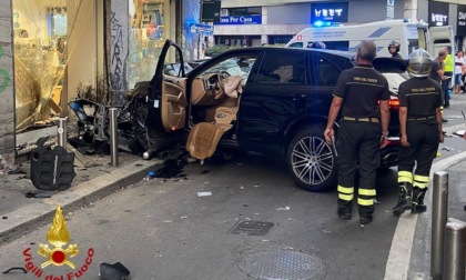 Suv contro la vetrina di un negozio a Chinatown: due morti e un ferito