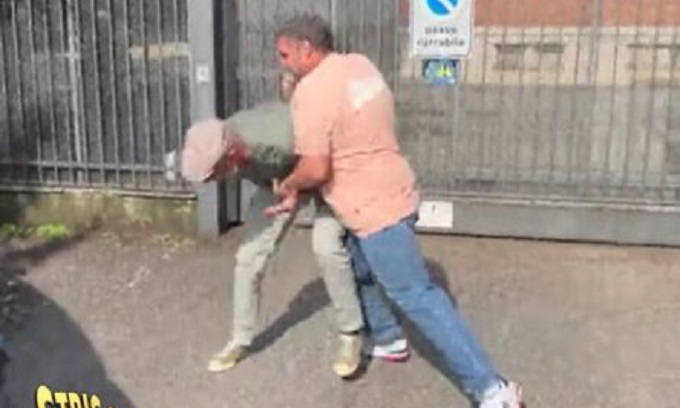Aggredito a calci e pugni da un artigiano “furbetto” a Baggio l’inviato di Striscia la Notizia Max Laudadio