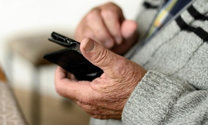 Si spacciavano per parenti in difficoltà per truffare gli anziani: in carcere tre “trasfertisti” professionisti del raggiro