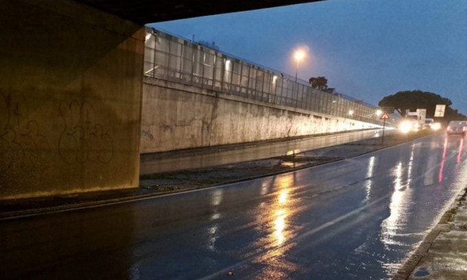 Violento temporale su Milano: nella zona nord in un’ora caduti 40 millimetri di pioggia, traffico in tilt su tangenziali e autostrade