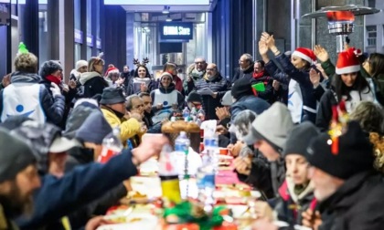 Cucine mobili addobbate a festa per il progetto Arca: la festa diffusa per famiglie in difficoltà e persone senza dimora