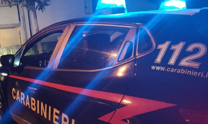 Rapinano un ragazzo in centro: arrestati due senza fissa dimora