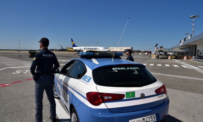 Si stava imbarcando per andare a combattere con l’Isis: 19enne fermata all’aeroporto dalla Polizia di Milano