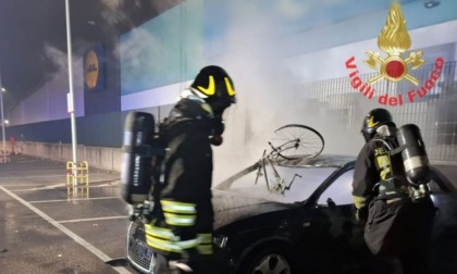 Notte di Capodanno a Milano: 50 persone "allontanate" dalle zone rosse, 120 interventi dei pompieri