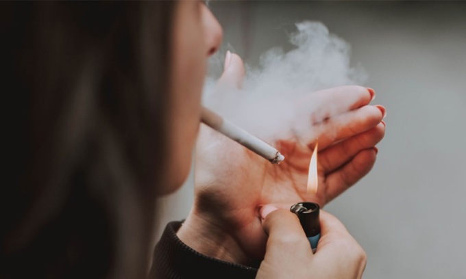 A Milano dal 1° gennaio è scattato il divieto di fumo all’aperto: occhio alle multe