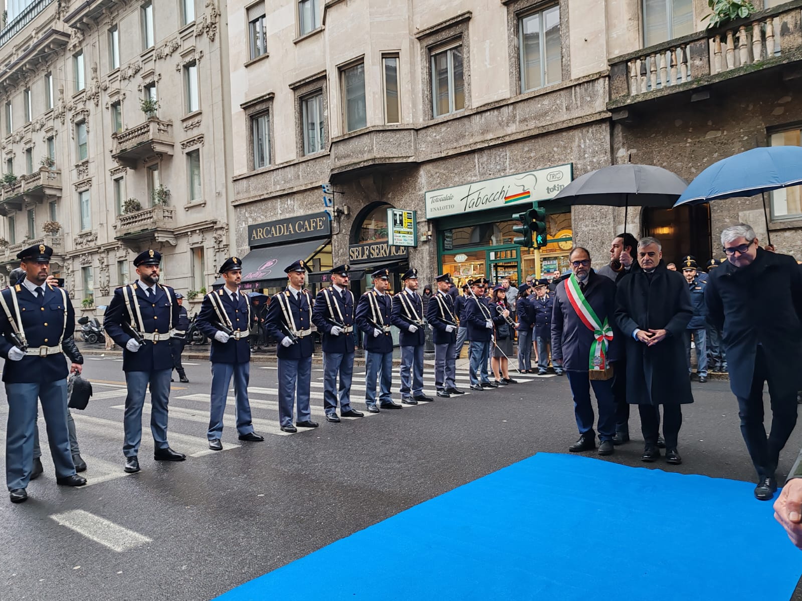 GIORNO MEMORIA, 3 PIETRE INCIAMPO DAVANTI A QUESTURA (FOTO 6)