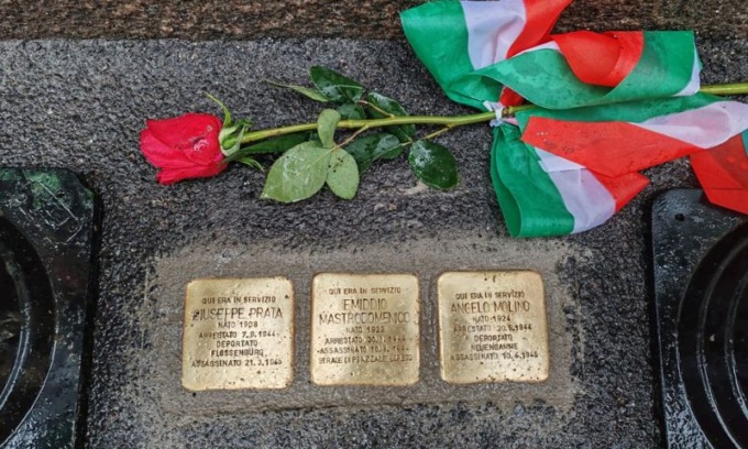 Giorno della Memoria: posizionate davanti alla Questura pietre d’inciampo in ricordo di tre poliziotti antifascisti