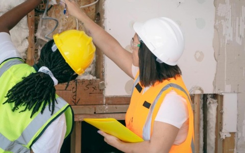 Spazi ridotti e costi elevati: come si ristruttura oggi un appartamento a Milano