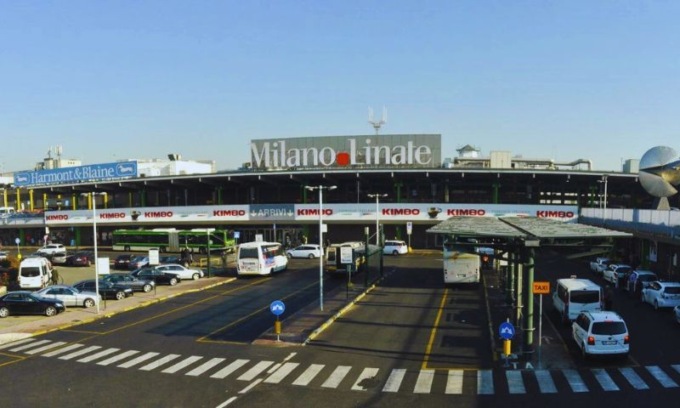 Filmava i bambini nei bagni dell’aeroporto di Linate: arrestato 30enne