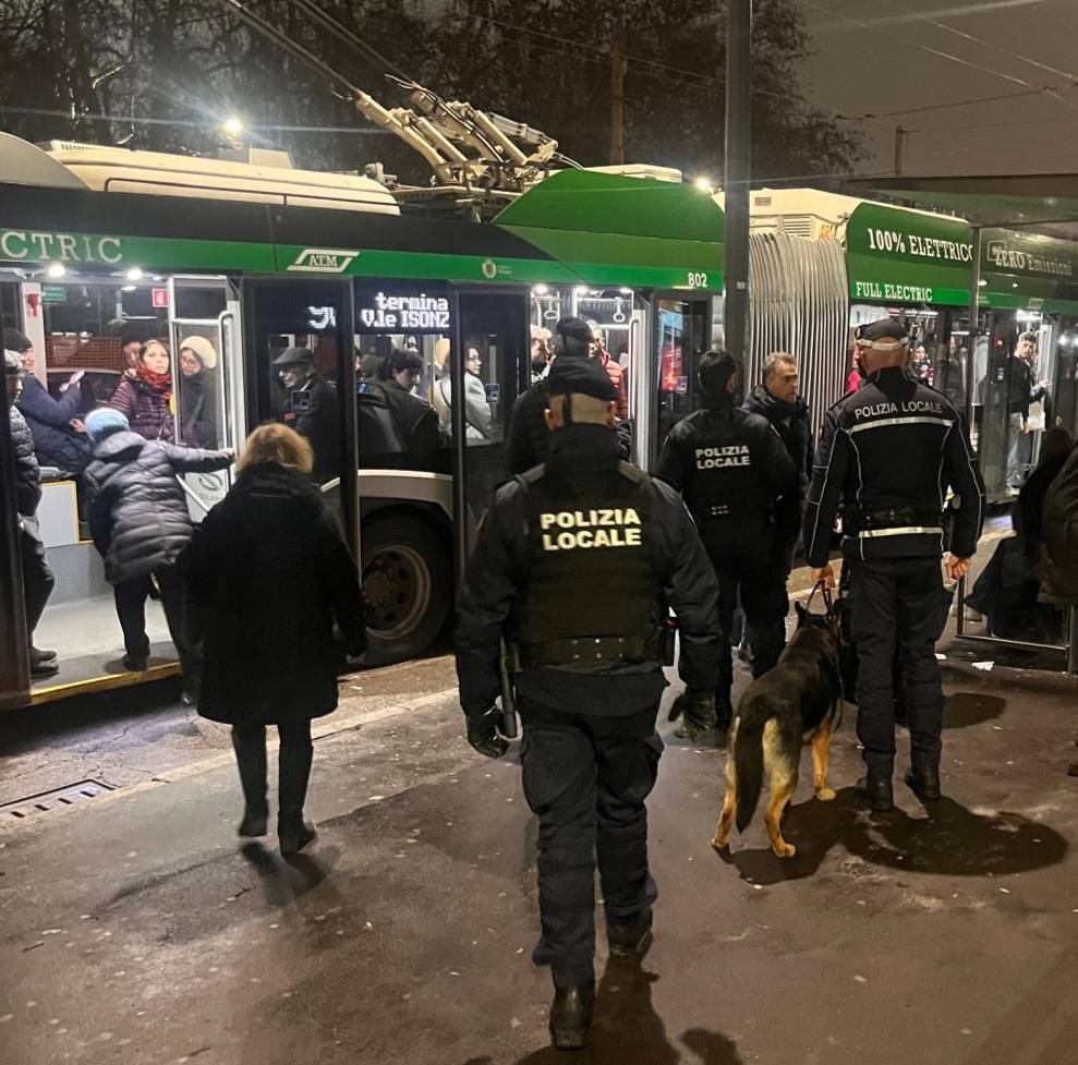 SICUREZZA, CONTROLLI SU LINEA 90-91 E IN METRO: ANCHE UNITÀ CINOFILE (FOTO 1)