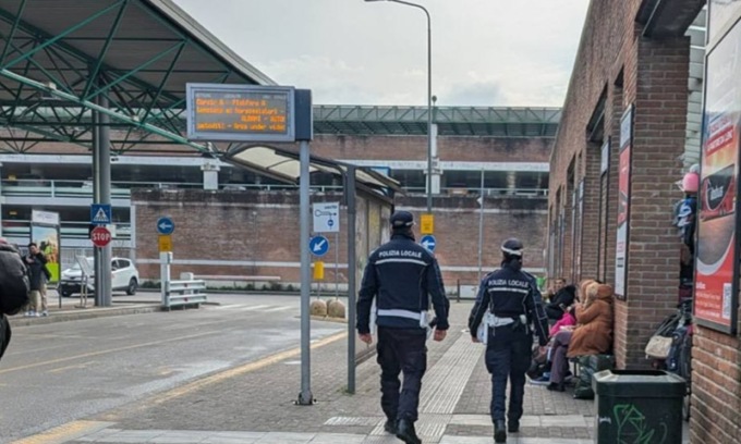 Presidio dei vigili alla stazione degli autobus di Lampugnano, Granelli: “sgomberata anche l’area dell’ex Palasharp”