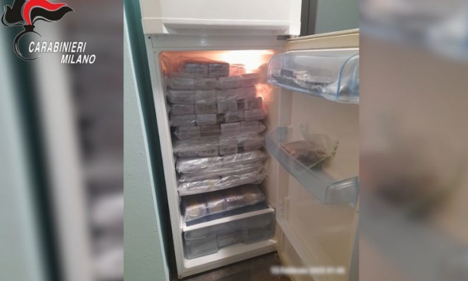 Scoperto laboratorio di droga in un B&B: arrestato 22enne, denunciata 19enne