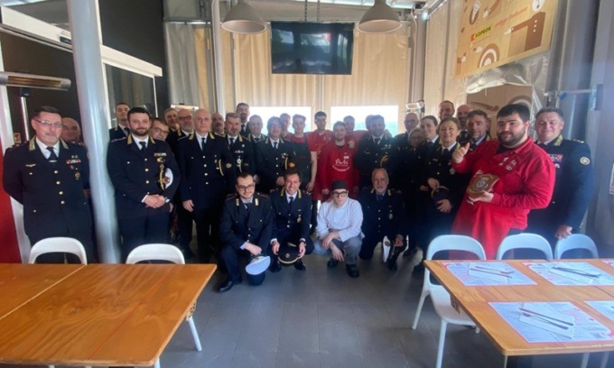 Furto da PizzAut, 20 comandanti di polizia locale vanno a trovare i ragazzi del locale