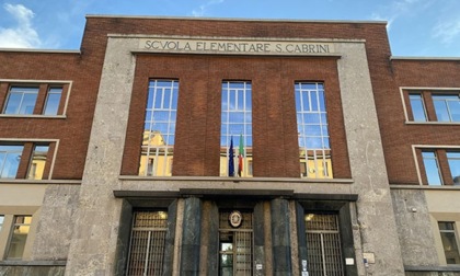 Tenta di rapire due bambine fuori dalla scuola: arrestato 50enne con problemi psichiatrici