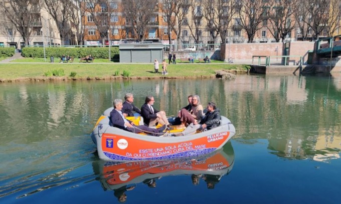 Dal 16 marzo le acque di Navigli e Darsena verranno ripulite con la nuova barca Wau!