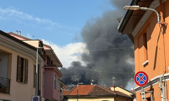 Incendio alla Perfetti di Lainate: rogo scoppiato in un magazzino