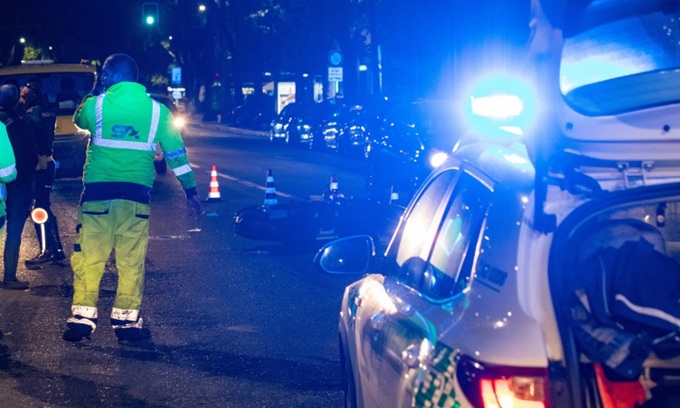 Investito da un’auto nella notte a Milano: 45enne in condizioni disperate