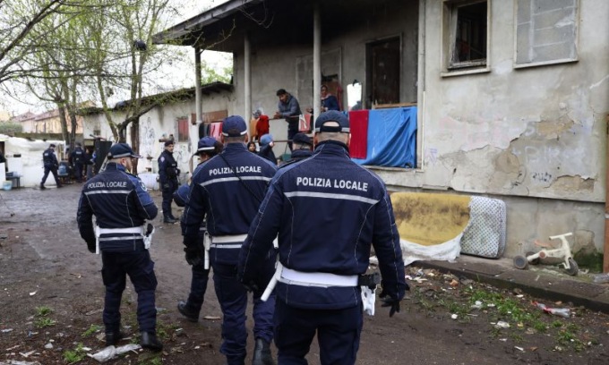 Nuovo intervento della Polizia locale in via Novara: sgomberato il capannone abusivamente occupato