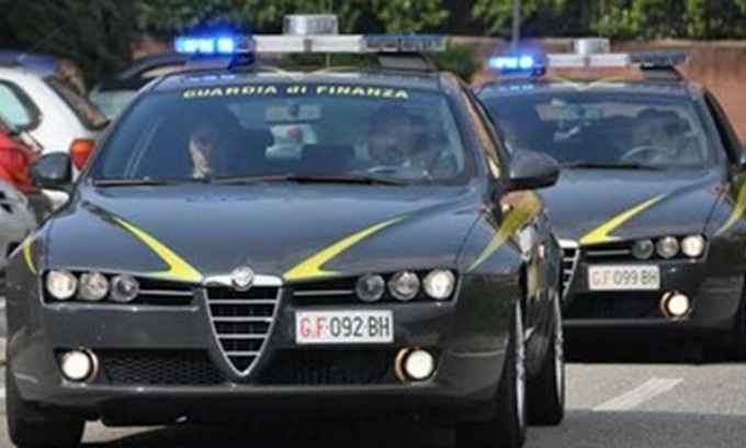 Comprano auto usate e poi annullano i bonifici: maxi truffa sventata dalla Gdf