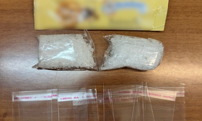 Droga nascosta nei biscotti: arrestato 38enne in taxi