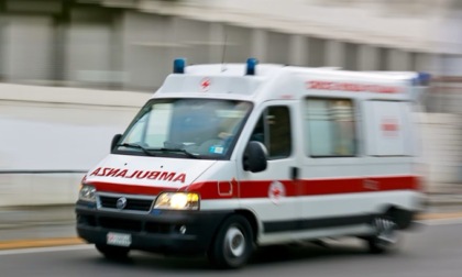 Drammatico incidente tra moto e furgone: muore una motociclista di 38 anni