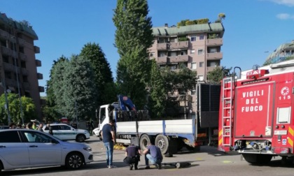 Incidente mortale a Rho: 54enne in monopattino perde la vita dopo lo scontro con un camion