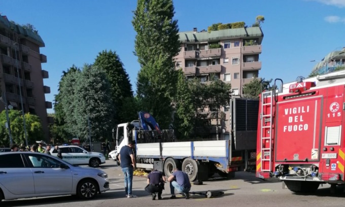 Incidente mortale a Rho: 54enne in monopattino perde la vita dopo lo scontro con un camion