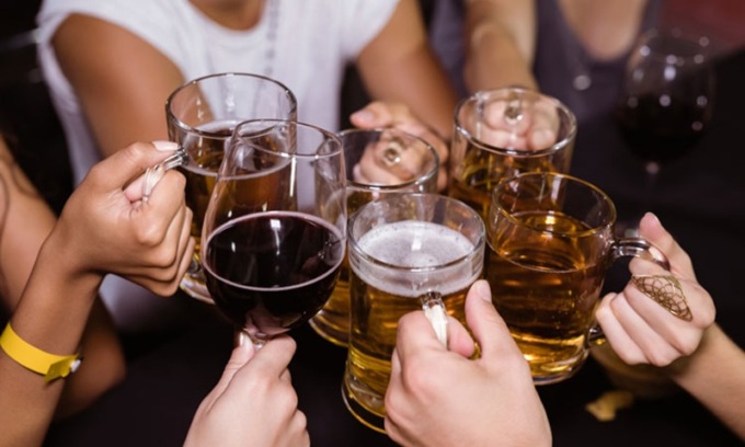 Mala movida a Milano, il sindaco firma la nuova ordinanza: stop alla vendita di  alcool dopo le 22