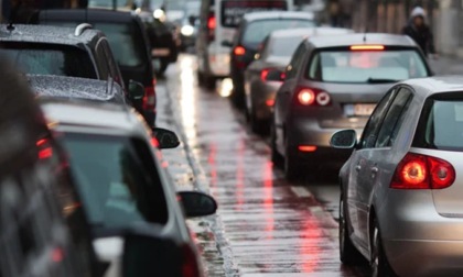 Allerta gialla a Milano: piogge intense fin dalla notte e mattinata nera per il traffico