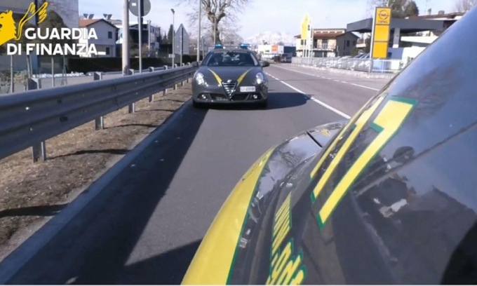 Maxi operazione della Guardia di Finanza e della Polizia di Stato: smantellata rete criminale con legami alla camorra, 11 arresti