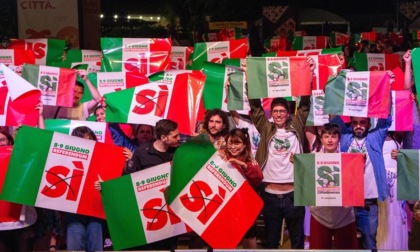 "É il momento di dire Referendum Cittadinanza": la mobilitazione in piazza Mercanti per votare Sì