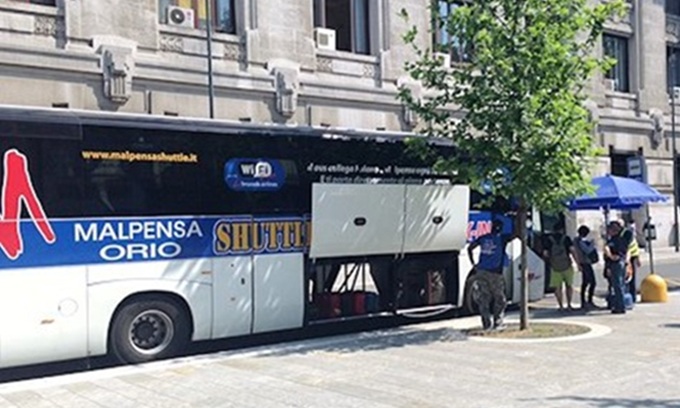 Ruba un trolley da un bus per l’aeroporto alla Centrale: arrestato dagli agenti in borghese