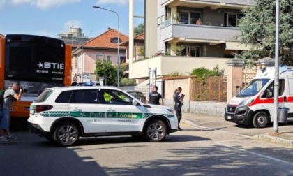 Esce dal cancello di casa e viene travolto da un'auto di passaggio: bambino di tre anni in serie condizioni