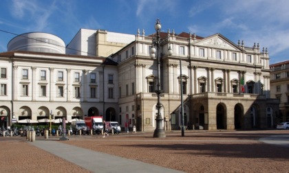 Il Teatro alla Scala di Milano rispolvera il dress code: stop a shorts, canottiere e infradito