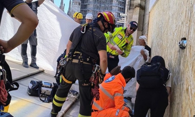 Colta da un malore sulla terrazza del Duomo: turista soccorsa sotto il sole cocente