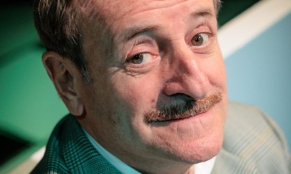 Giacomo Poretti ricevere il Premio Nazionale Franco Enriquez 2025 alla carriera