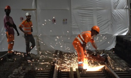 Lavori in corso sulla M2: 60 operai al lavoro per sostituire i binari tra Cadorna e Garibaldi