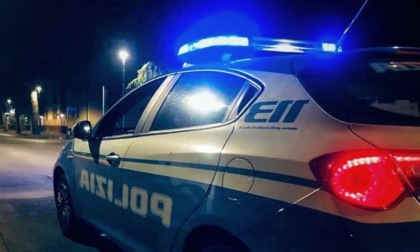Accoltellano alla gola un 23enne con un coccio di bottiglia fuori dal Latin Festival: due arresti per tentato omicidio